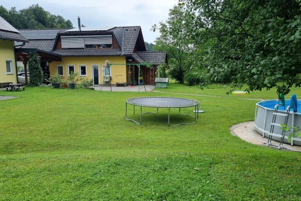 Appartement Country Retreat, Near Ljubljana City, Apartma Na Vasi, Blizu Mesta Ljubljana à Medvode Extérieur photo