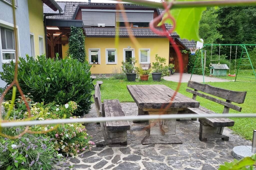 Appartement Country Retreat, Near Ljubljana City, Apartma Na Vasi, Blizu Mesta Ljubljana à Medvode Extérieur photo